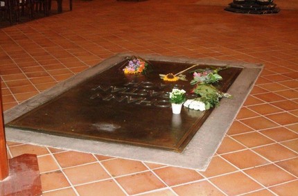 Плита на могиле Баха в Томаскирхе. Фото М. Шварцман